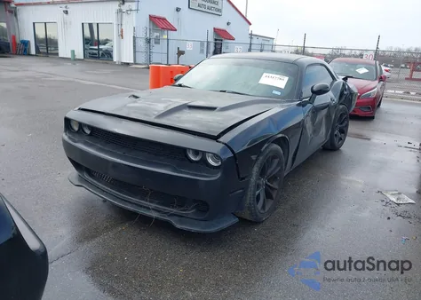 2017 Dodge Challenger Sxt z USA, uszkodzony, nr VIN 2C3CDZAG4HH640208